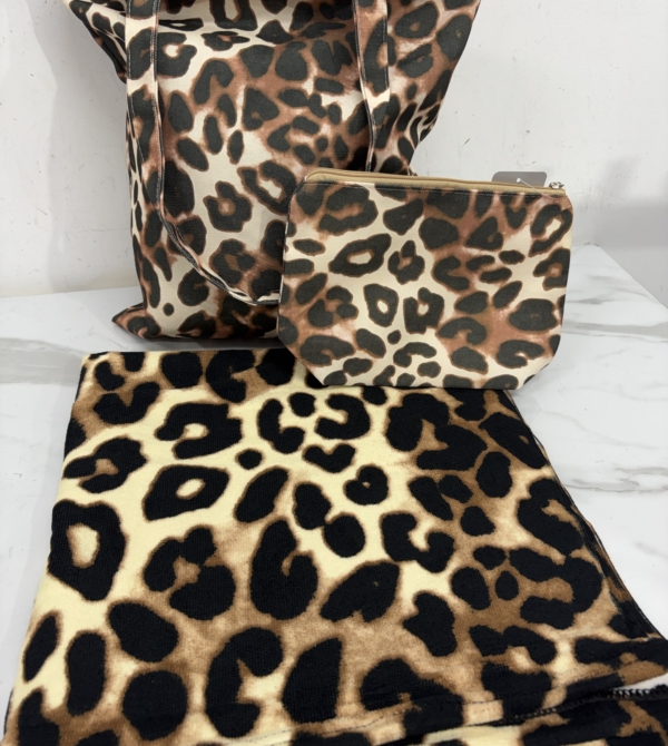 BOLSO TALEGA + NECESER + TOALLA DE PLAYA LEOPARDO